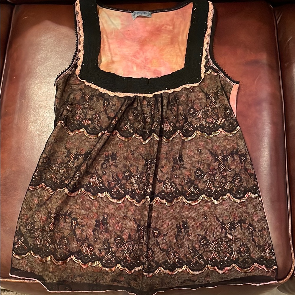 Gypsy Daisy Black and Pink Lace Top Size Medium